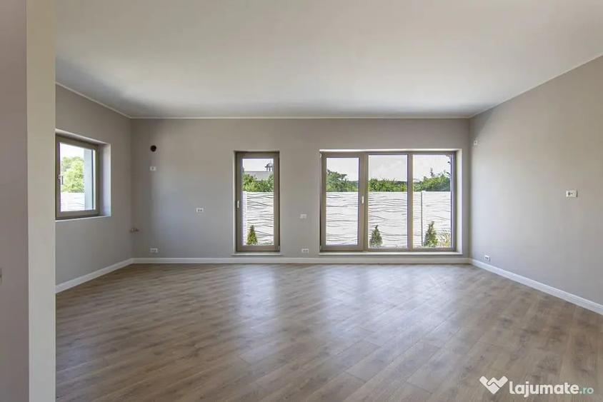 Casă cu 5 camere cu Teren 370 Mp în Ferme