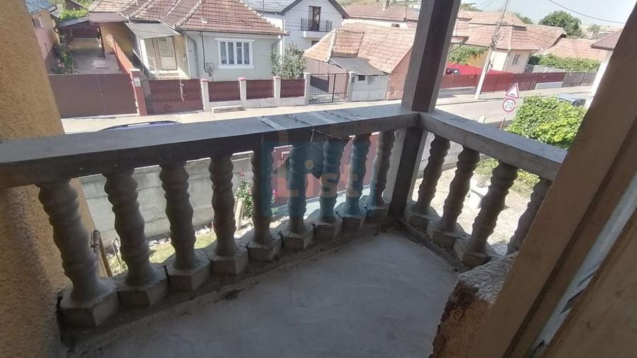 Casă cu 3 camere cu Canalizare în Central