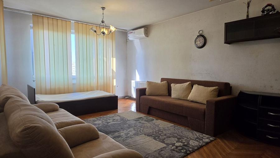 Apartament cu 3 camere decomandat, mobilat în Centrul Civic