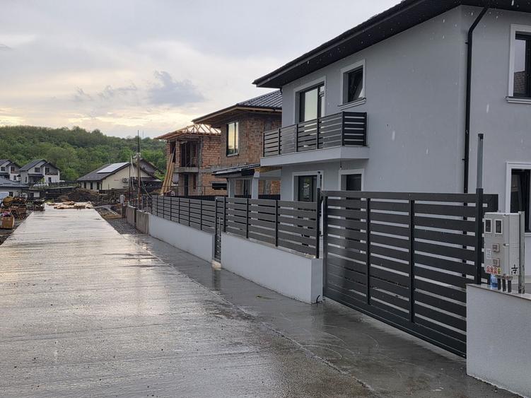 Casă cu 4 camere în Balciu