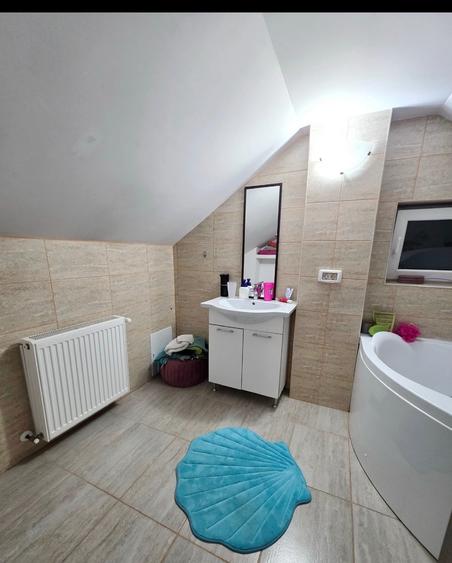 Casă individuală cu 5 camere cu Canalizare în Fratelia