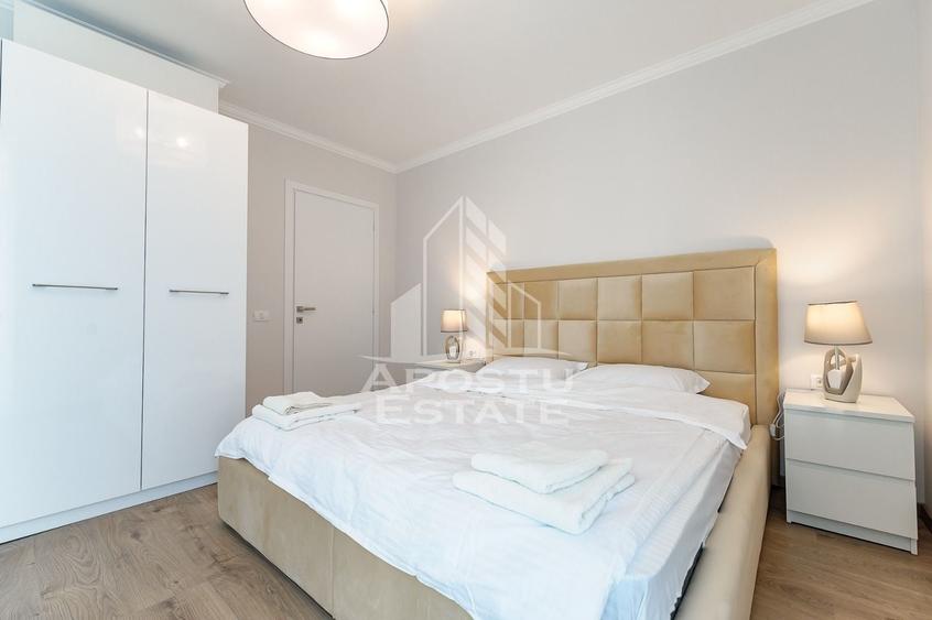 Apartament cu 3 camere semidecomandat, mobilat în Central
