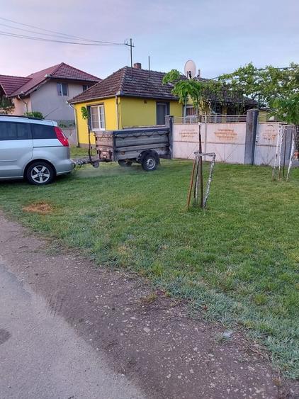 Casă cu 3 camere în Sâmbăteni