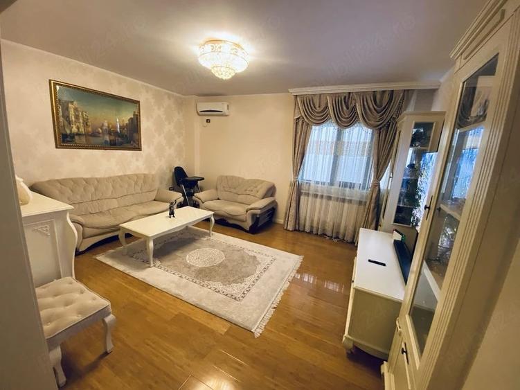 Apartament cu 3 camere decomandat în Faleza Nord