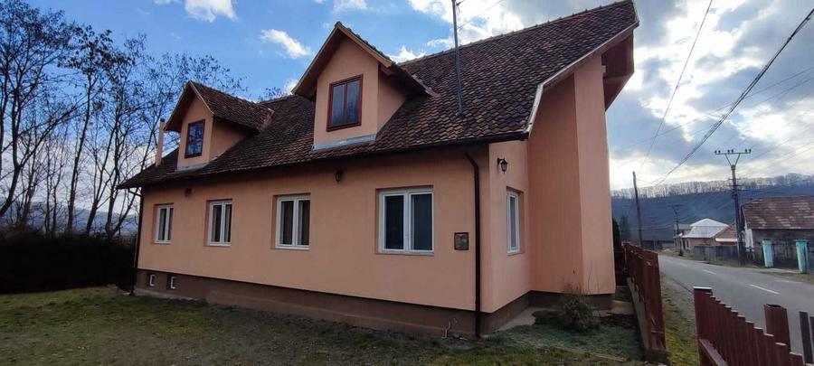 Casă cu 4 camere în Săcădat