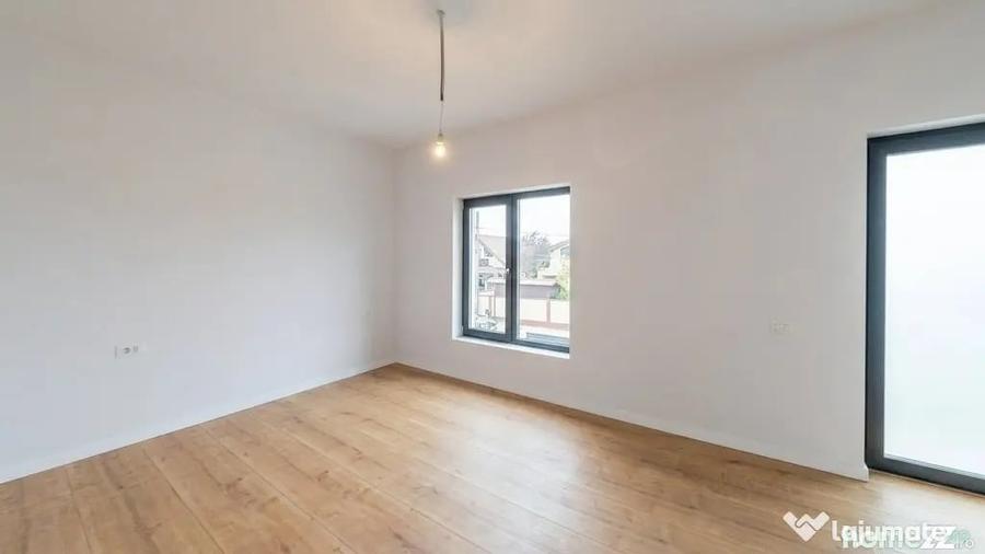Casă cu 5 camere cu Teren 420 Mp în Central
