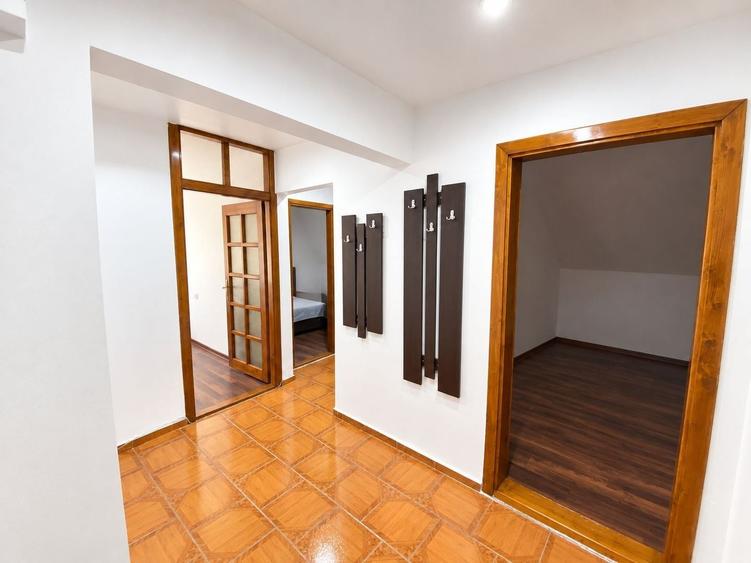 Apartament cu 3 camere decomandat, mobilat în Lipovei