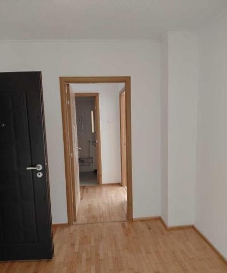 Apartament cu 3 camere semidecomandat în Tineretului