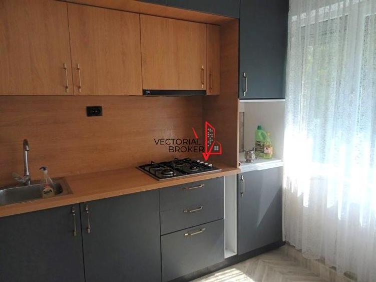 Apartament cu 3 camere decomandat în Doamna Ghica