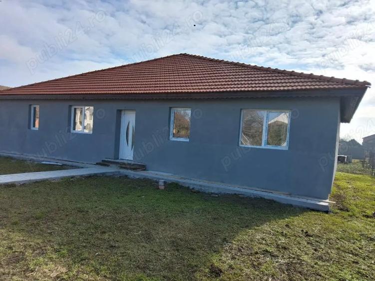 Casă cu 5 camere cu Teren 496 Mp în Central
