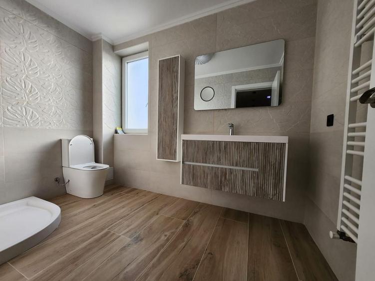 Casă individuală cu 4 camere cu Canalizare în Cetate