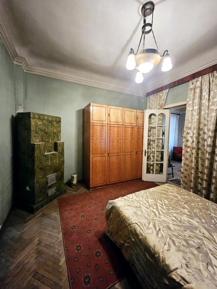 Apartament cu 4 camere semidecomandat în Central