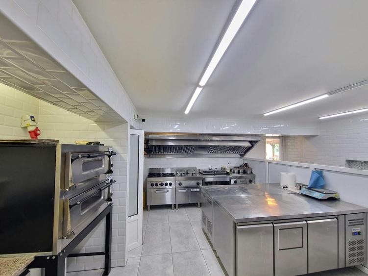 Spațiu comercial, de 100 mp, în Central