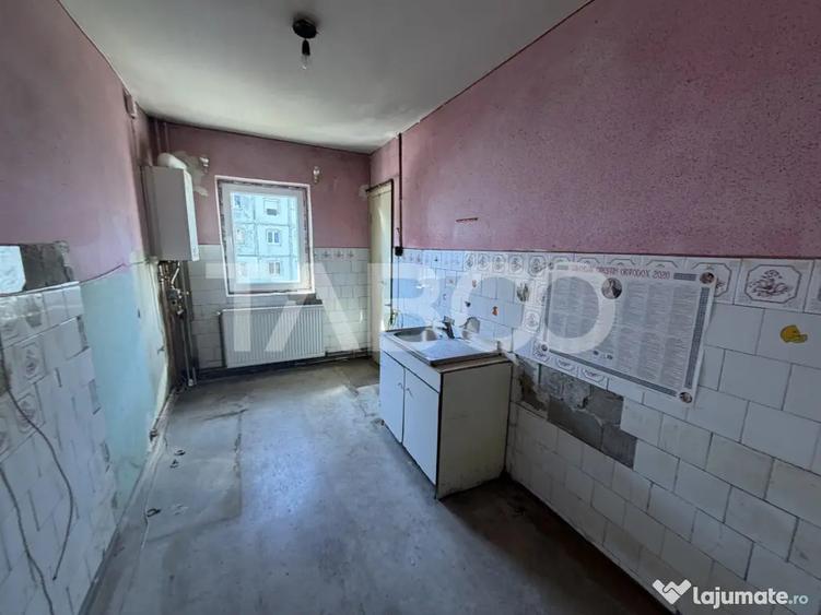 Apartament cu 4 camere semidecomandat în Central