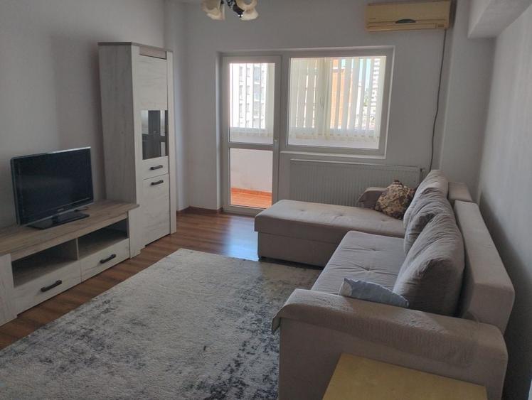 Apartament cu 3 camere decomandat în Micro 11