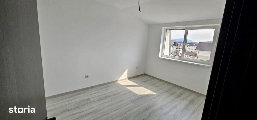 Apartament cu 3 camere decomandat în Sânpetru