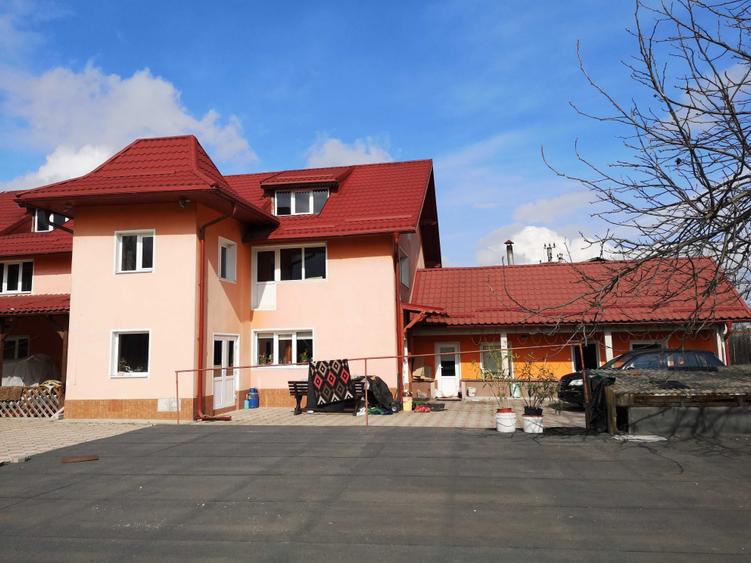 Casă cu 4 camere cu Teren 2463 Mp în Bartolomeu