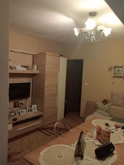 Apartament cu 2 camere semidecomandat în Girocului