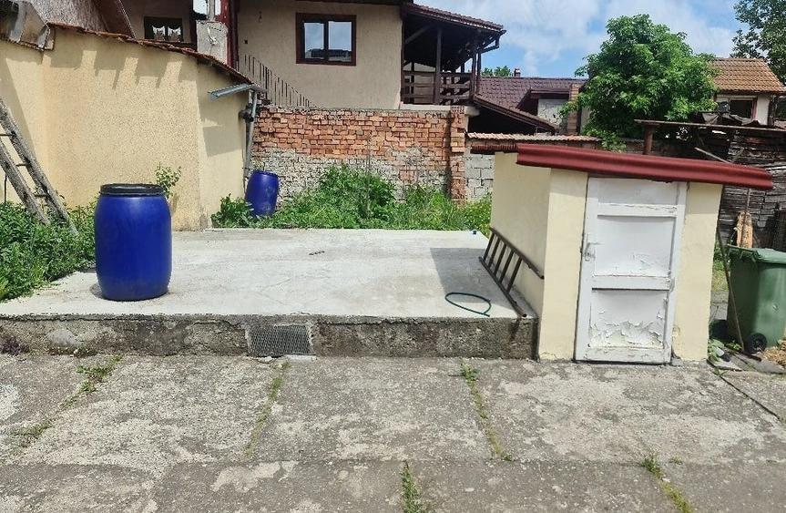 Casă individuală cu 3 camere cu Canalizare în Central