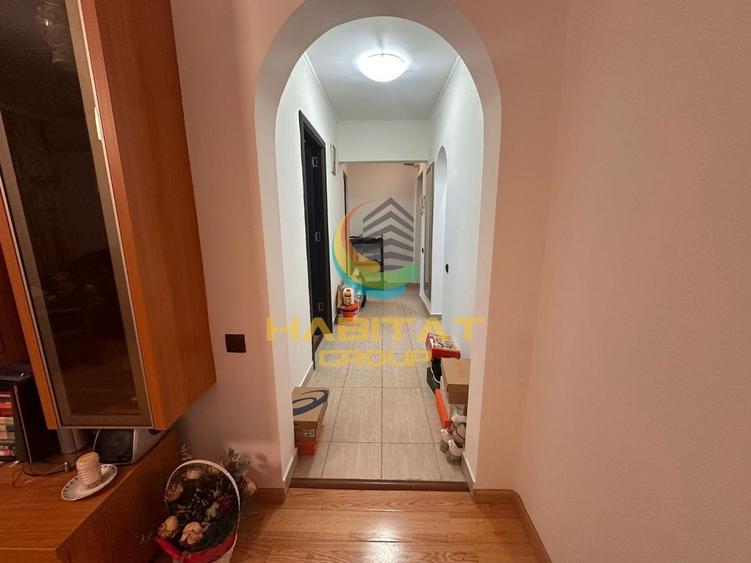 Apartament cu 3 camere semidecomandat, mobilat în Victoriei