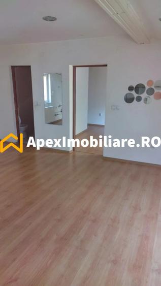 Apartament cu 2 camere decomandat în Victoriei