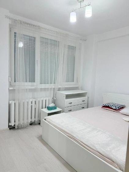 Apartament cu 3 camere semidecomandat, mobilat în Grivița