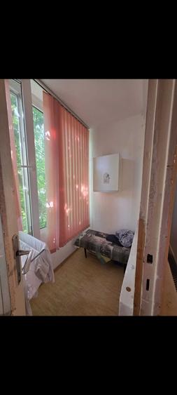 Apartament cu 3 camere semidecomandat în Vest