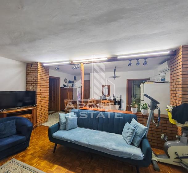 Apartament cu 4 camere decomandat în Soarelui