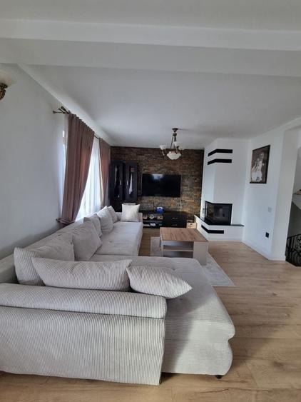 Casă cu 4 camere în Central