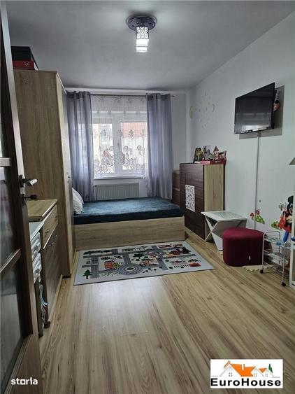 Apartament cu 3 camere în Cetate