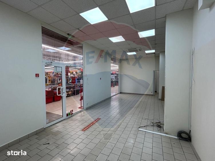 Spațiu comercial, de 58 mp, în Posta