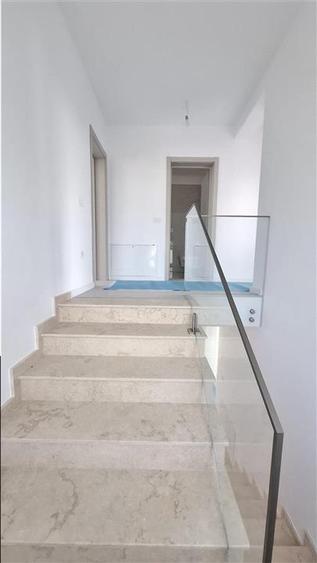 Duplex cu 4 camere cu Canalizare în Valea Lupului