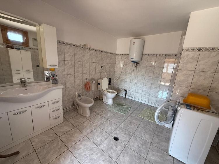 Casă cu 3 camere în Central