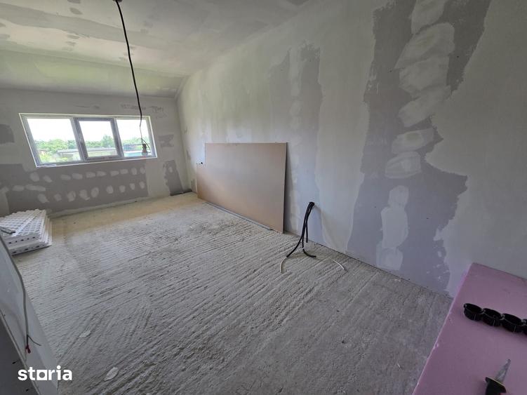 Casă cu 4 camere cu Teren 538 Mp în Priseaca