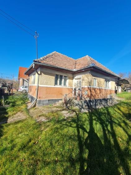 Casă individuală cu 2 camere cu Teren 2589 Mp în Rediu