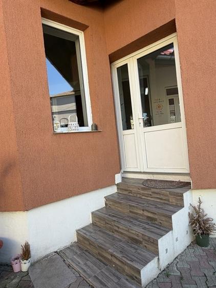 Casă individuală cu 5 camere cu Canalizare în Cetate
