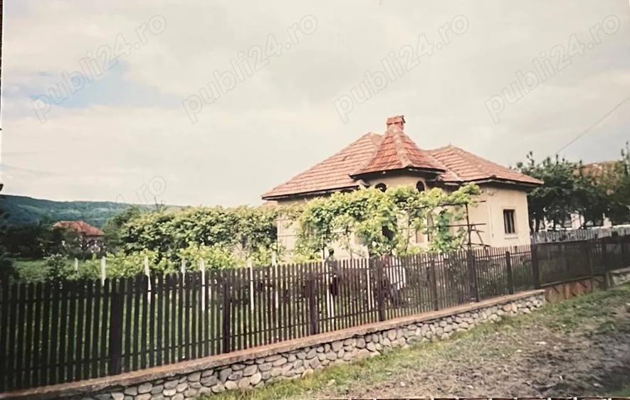 Casă cu 3 camere în Furnicoși