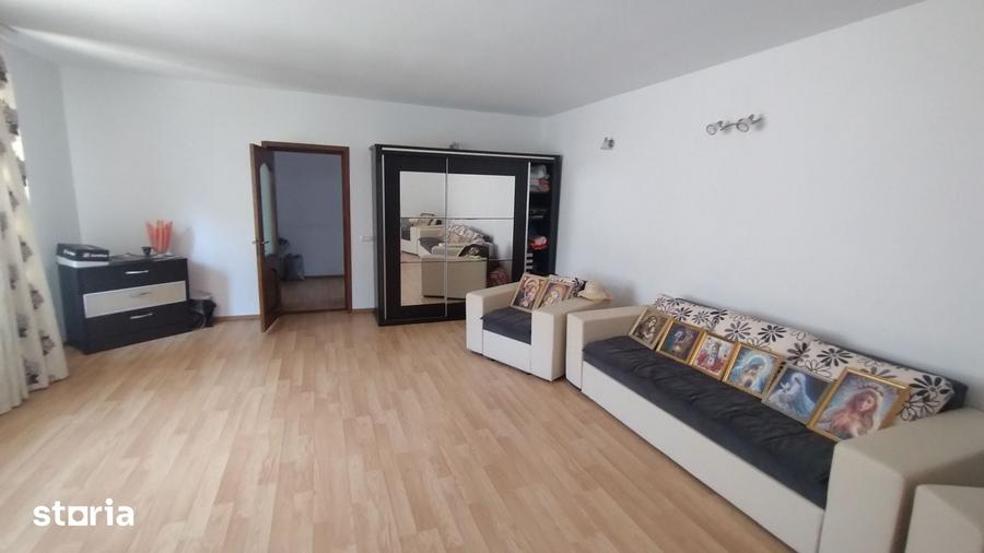 Casă cu 5 camere cu Teren 270 Mp în Adamclisi