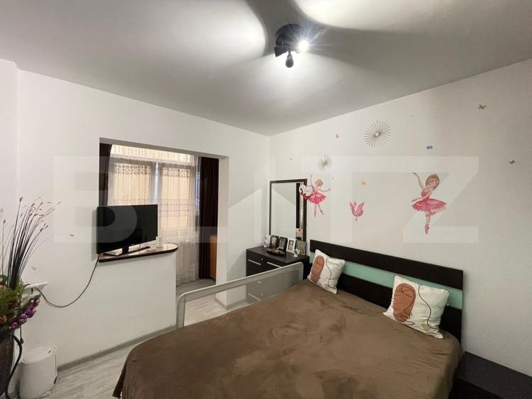 Apartament cu 3 camere semidecomandat, mobilat în Craiovița Nouă