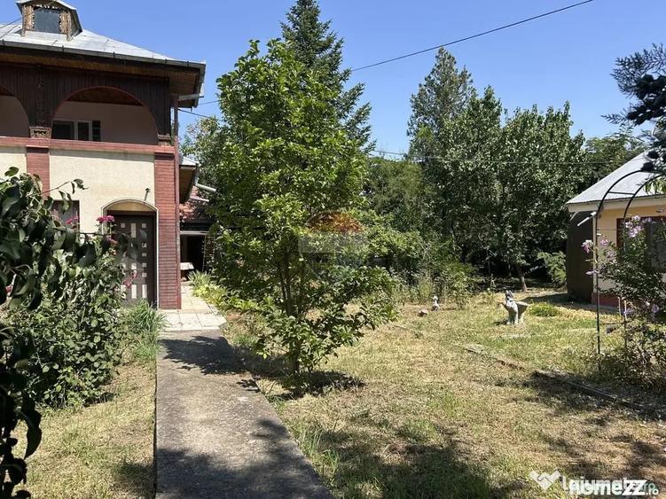 Casă cu 5 camere cu Teren 1129 Mp în Cunești