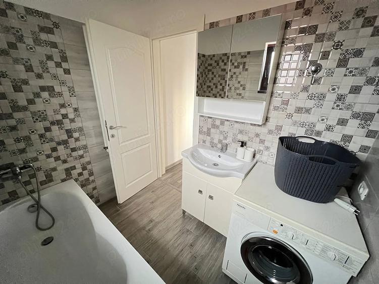 Apartament cu 3 camere semidecomandat în Giarmata