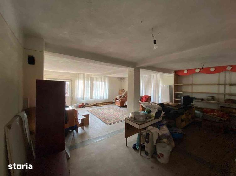 Casă cu 5 camere cu Teren 660 Mp în Central