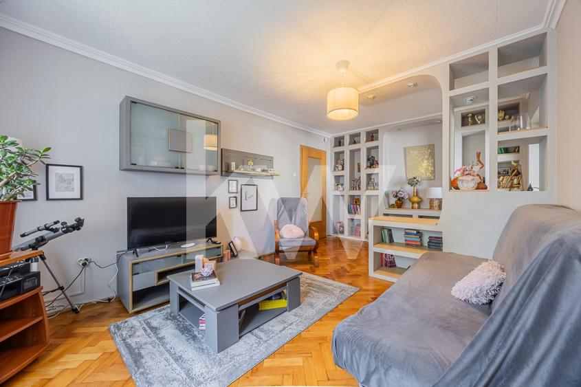 Apartament cu 3 camere decomandat în Răcădău