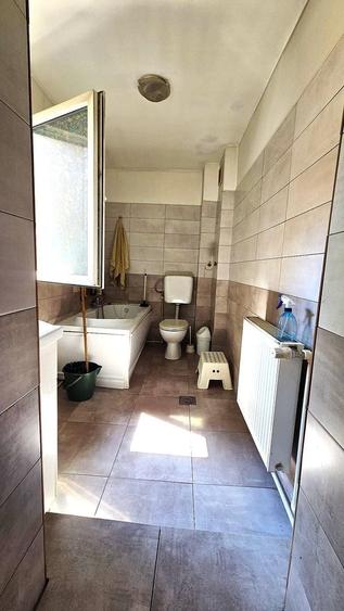 Casă cu 4 camere cu Canalizare în Banu Manta