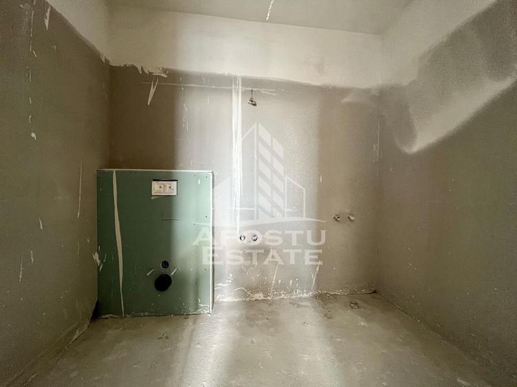 Apartament cu 3 camere semidecomandat în Torontalului