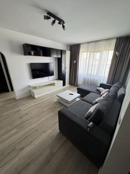 Apartament cu 3 camere decomandat în Alexandru cel Bun