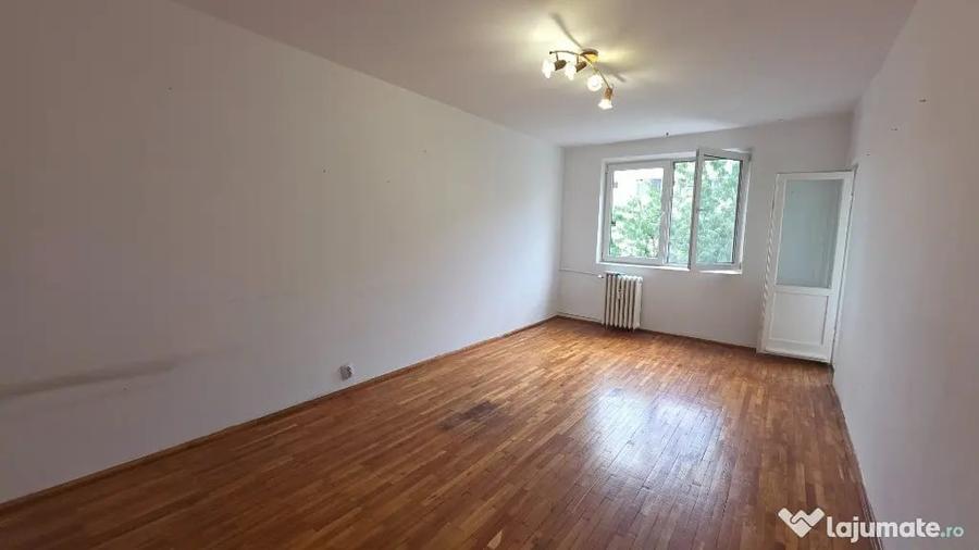 Apartament cu 2 camere decomandat în Titan