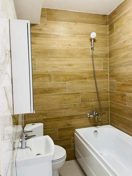 Apartament cu 4 camere semidecomandat în Arcul de Triumf