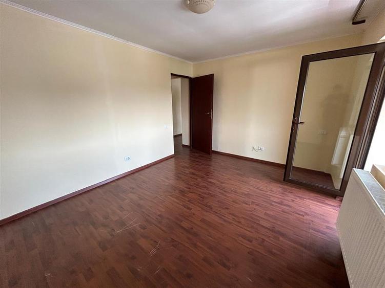 Apartament cu 2 camere semidecomandat în Obor