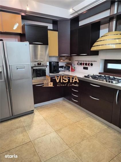 Casă cu 5 camere cu Teren 425 Mp în Florilor